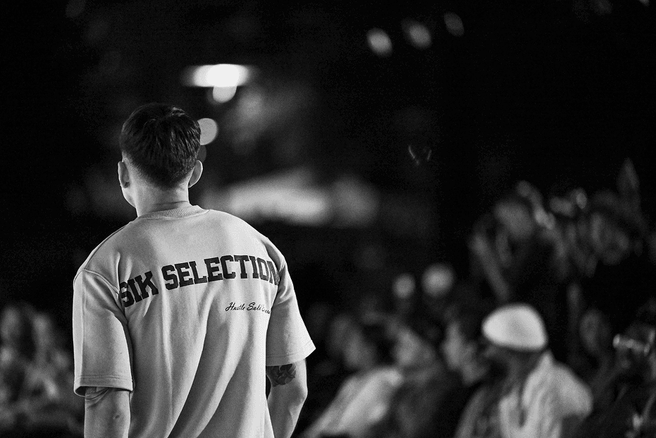 Images from fashion shows in black and white